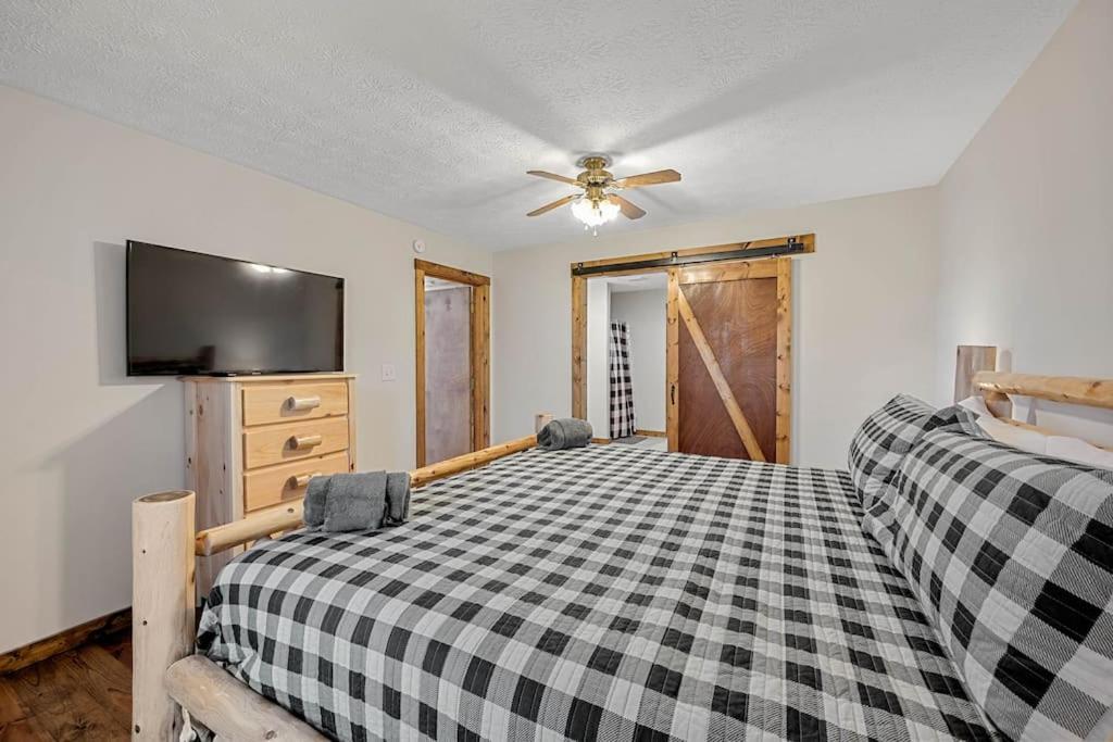 Dog Friendly! Views! Hot Tub! Close To Pf! Gsmnp Sevierville Esterno foto