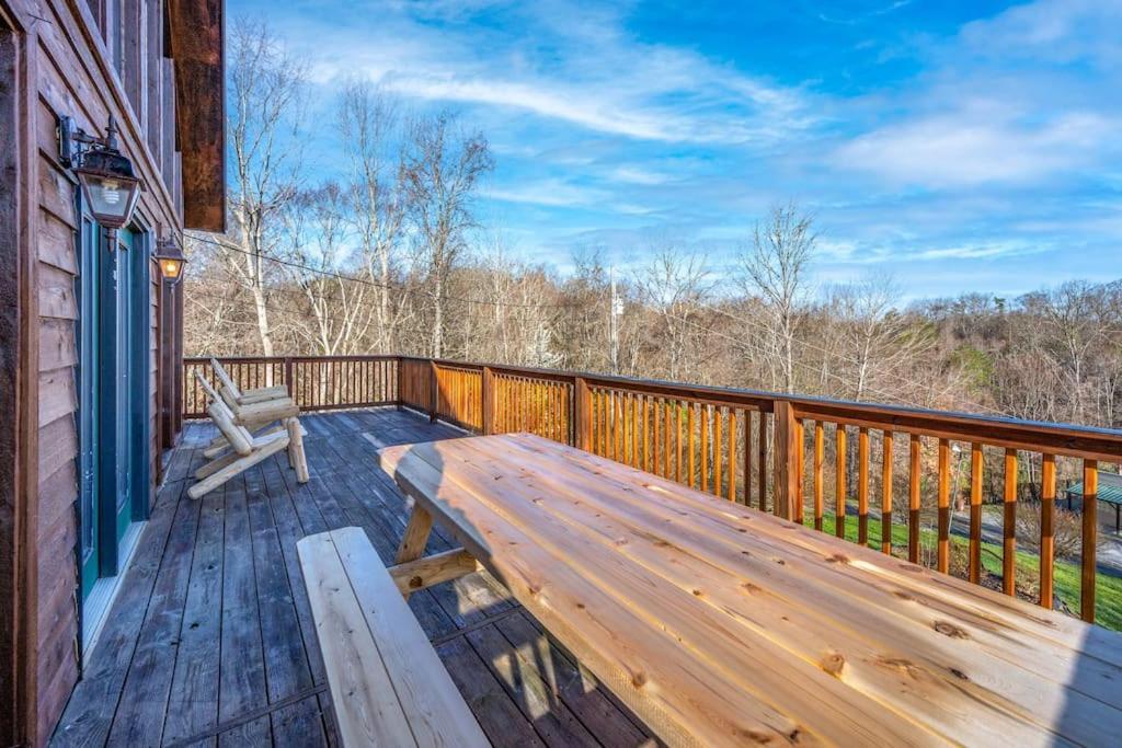 Dog Friendly! Views! Hot Tub! Close To Pf! Gsmnp Sevierville Esterno foto